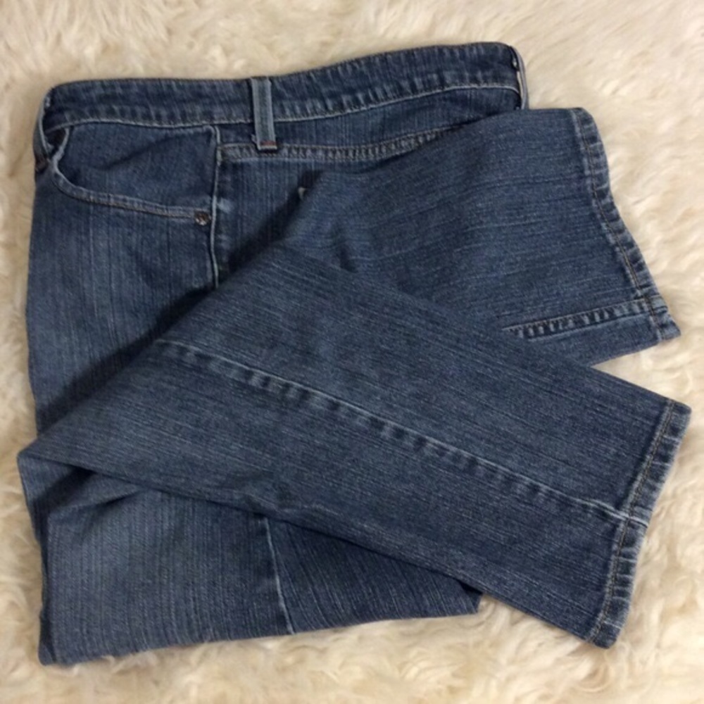 🌻• Levi’s Low Rise Jeans •🌻 - Picture 2 of 8
